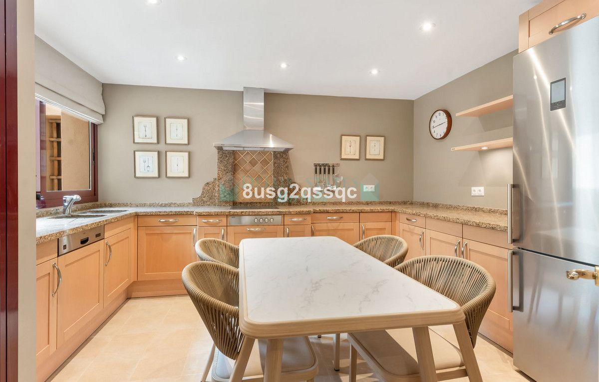 Apartamento en venta en Costalita, Estepona