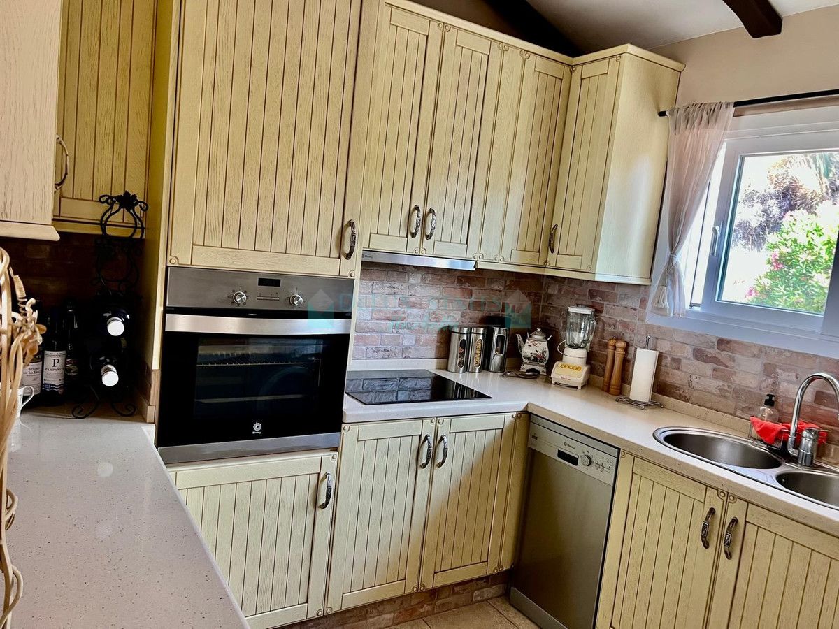 Town House for sale in Estepona