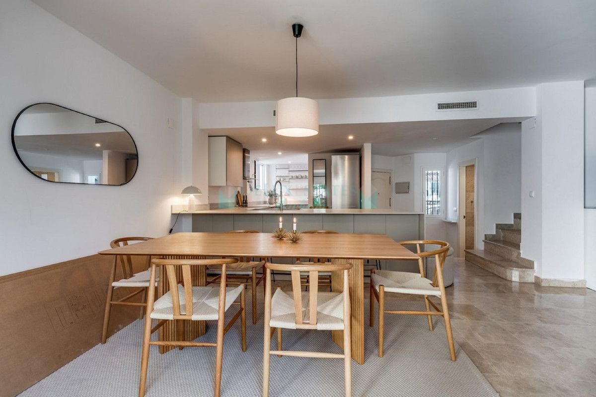 Town House for sale in Nueva Andalucia