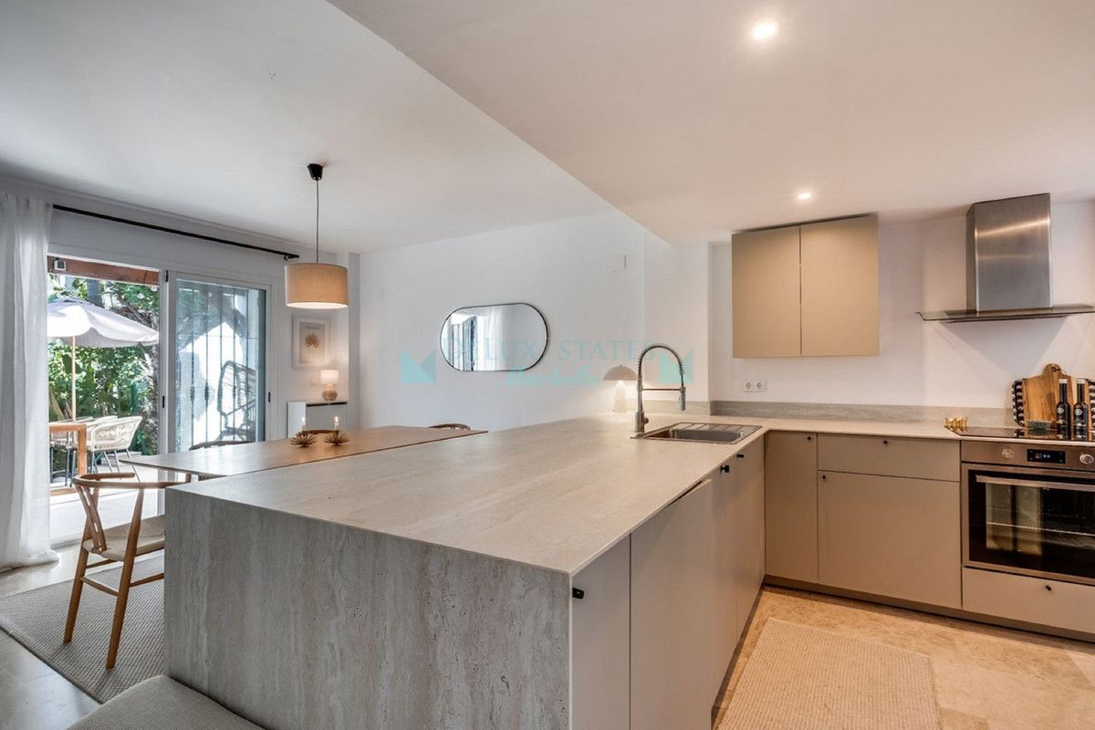 Town House for sale in Nueva Andalucia