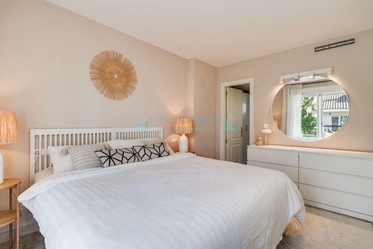 Town House for sale in Nueva Andalucia