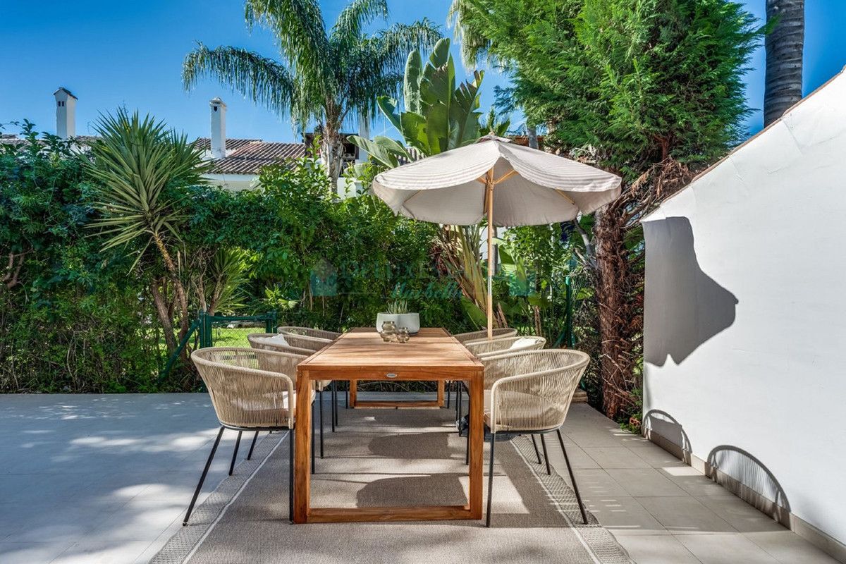 Town House for sale in Nueva Andalucia