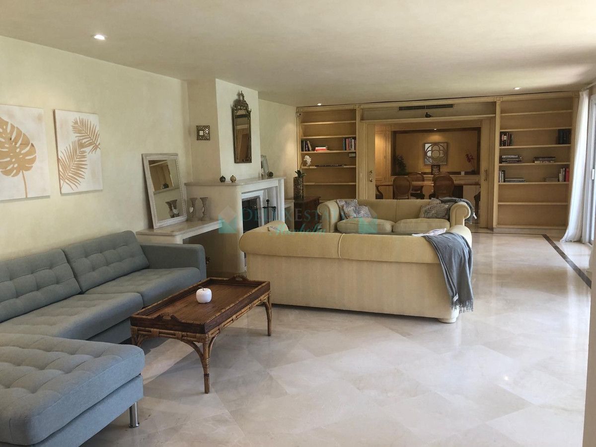 Villa for rent in Nueva Andalucia