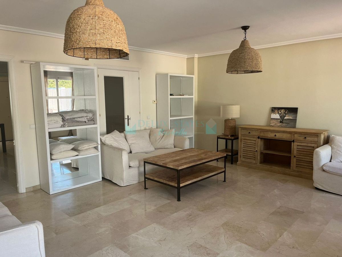 Adosado en venta en Bel Air, Estepona