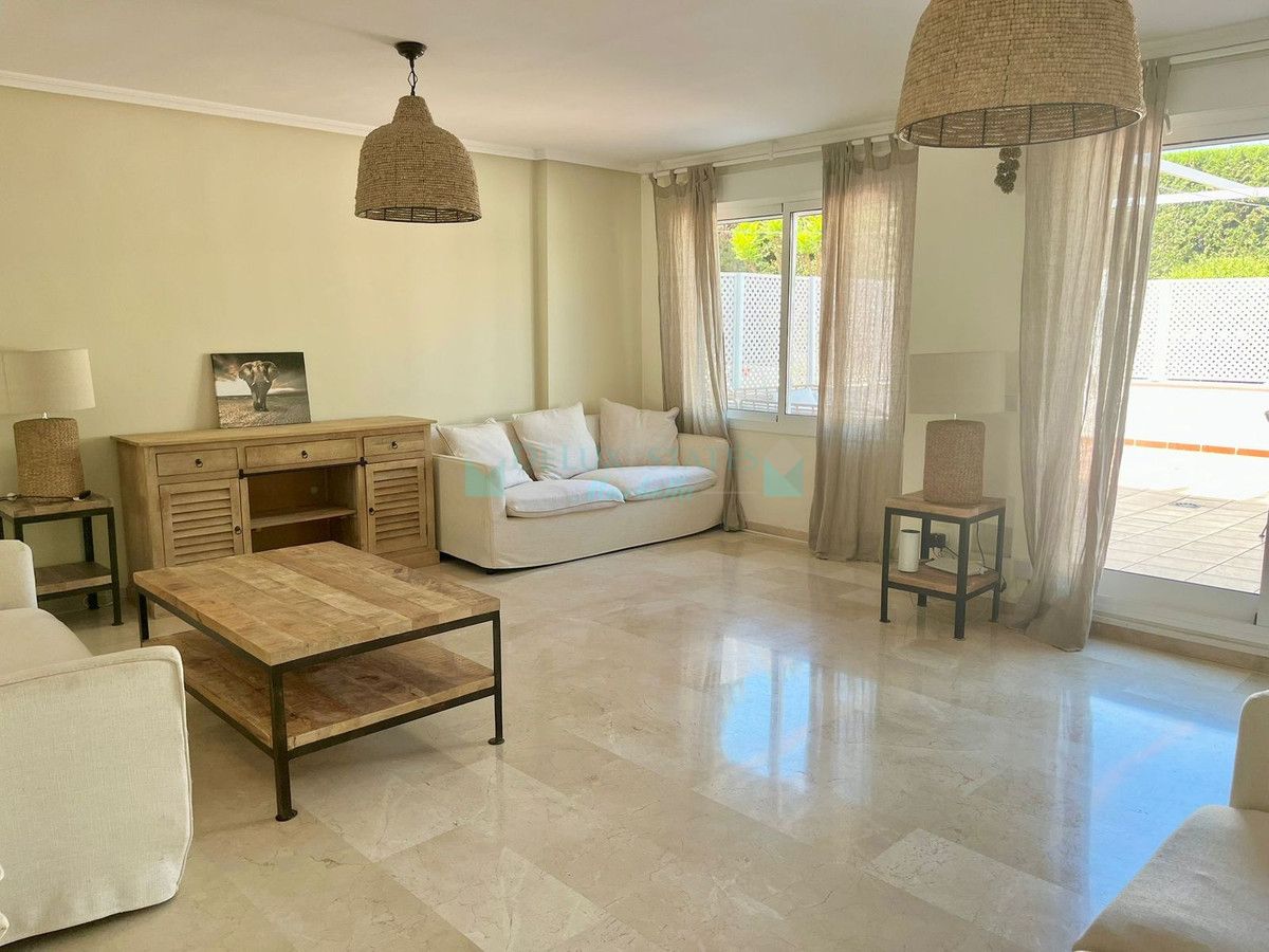 Adosado en venta en Bel Air, Estepona