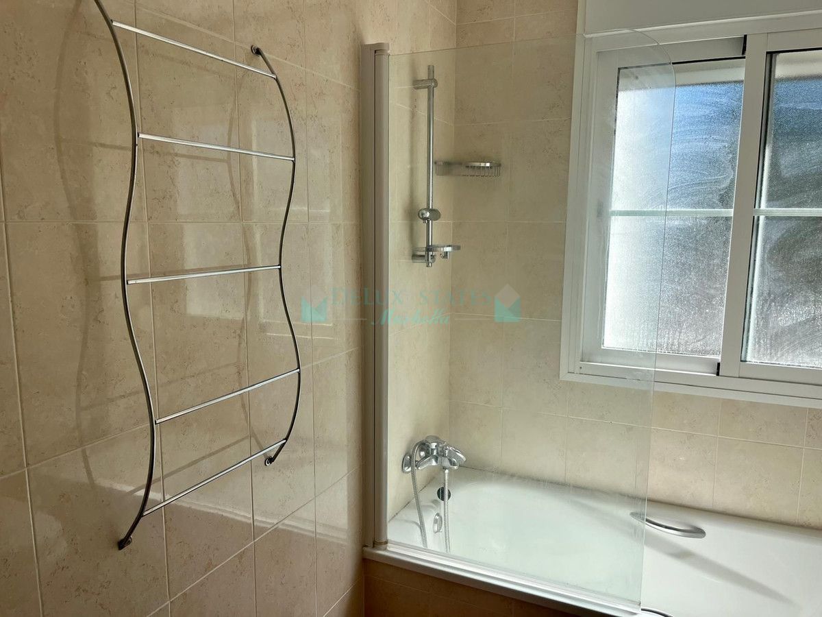 Adosado en venta en Bel Air, Estepona