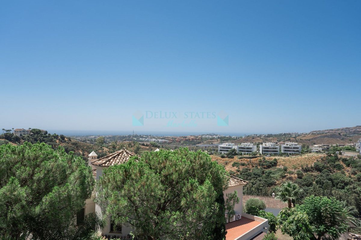 Apartamento en venta en El Almendro, Benahavis