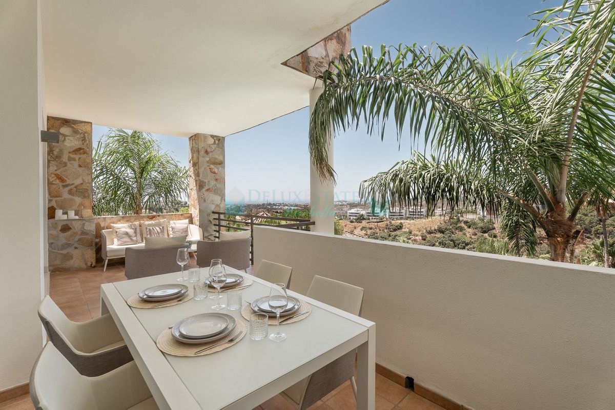 Apartamento en venta en El Almendro, Benahavis