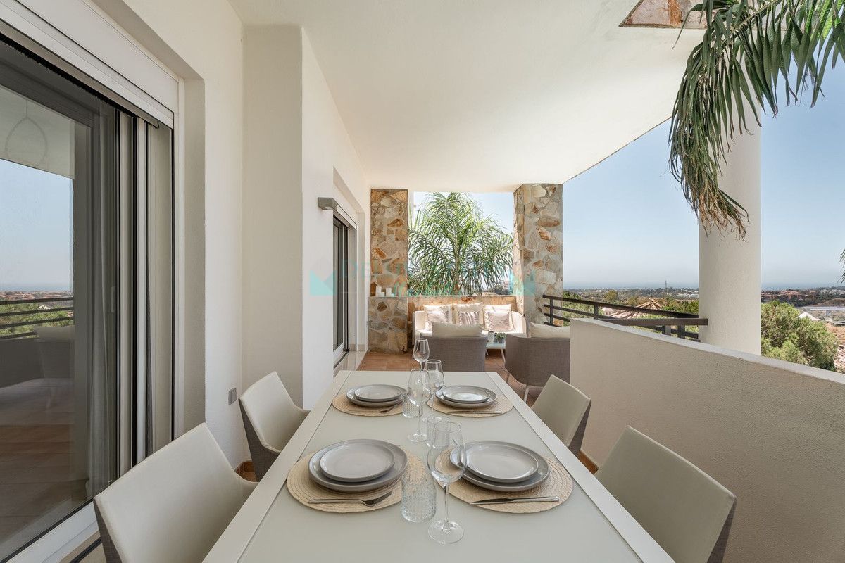 Apartamento en venta en El Almendro, Benahavis