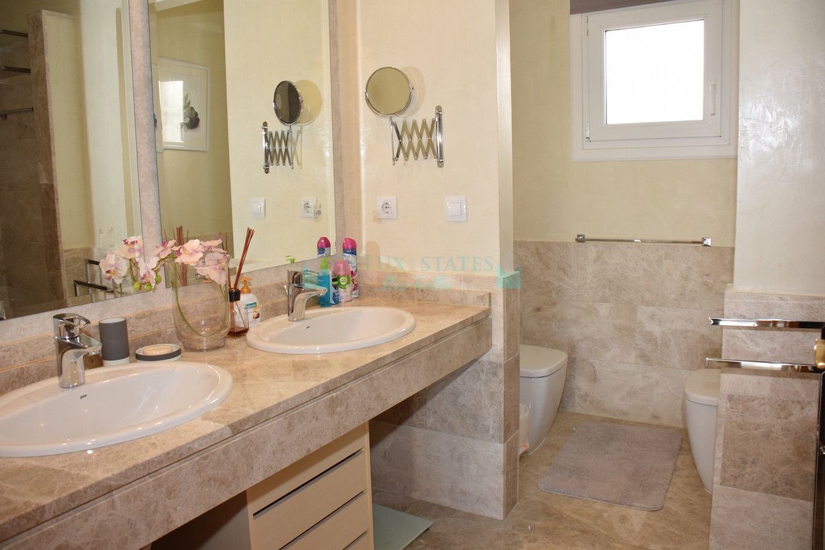 Villa Pareada en venta en Santa Clara, Marbella Este