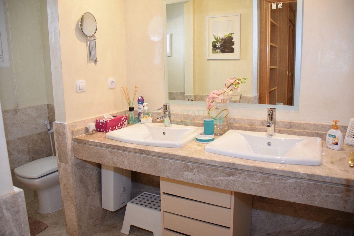 Villa Pareada en venta en Santa Clara, Marbella Este
