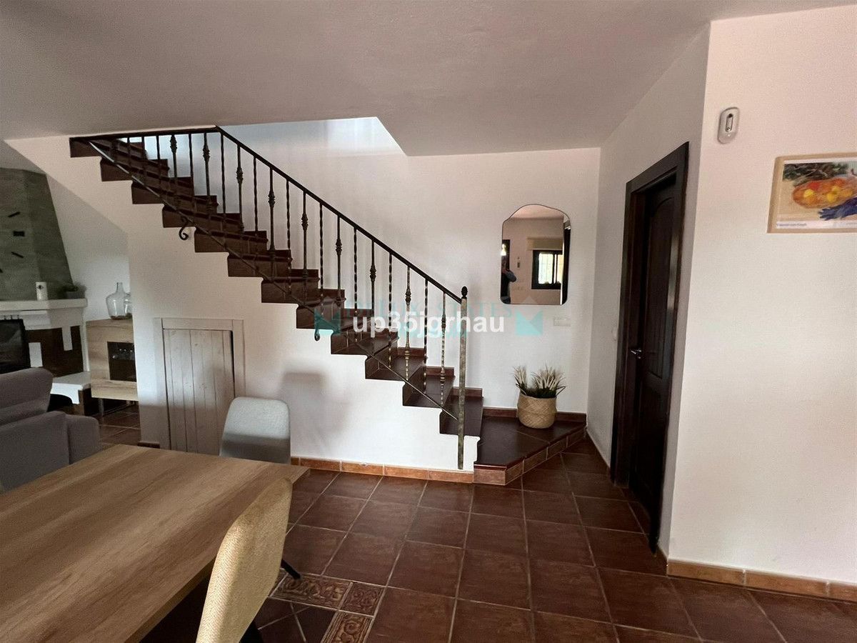 Villa for sale in Estepona