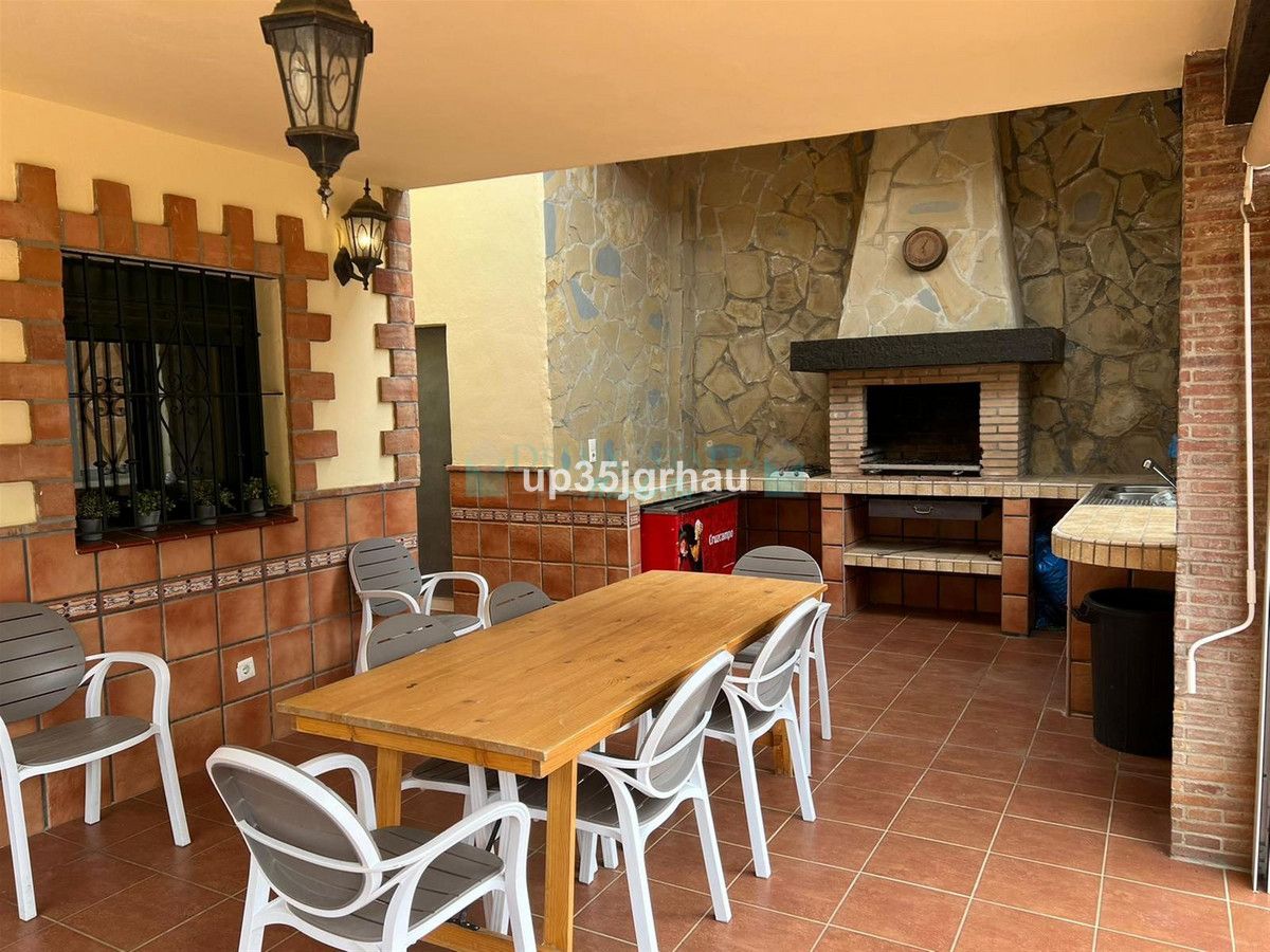 Villa for sale in Estepona