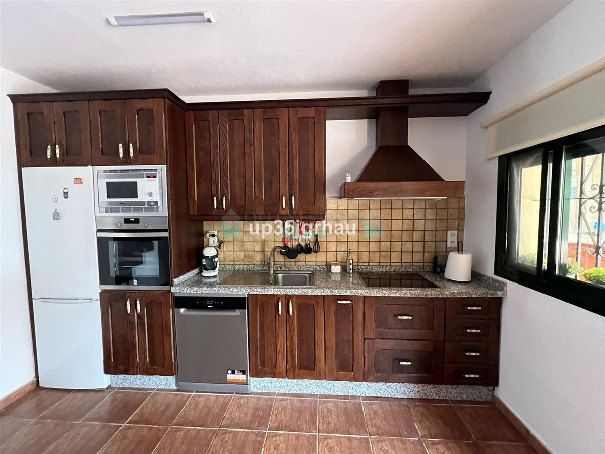 Villa for sale in Estepona