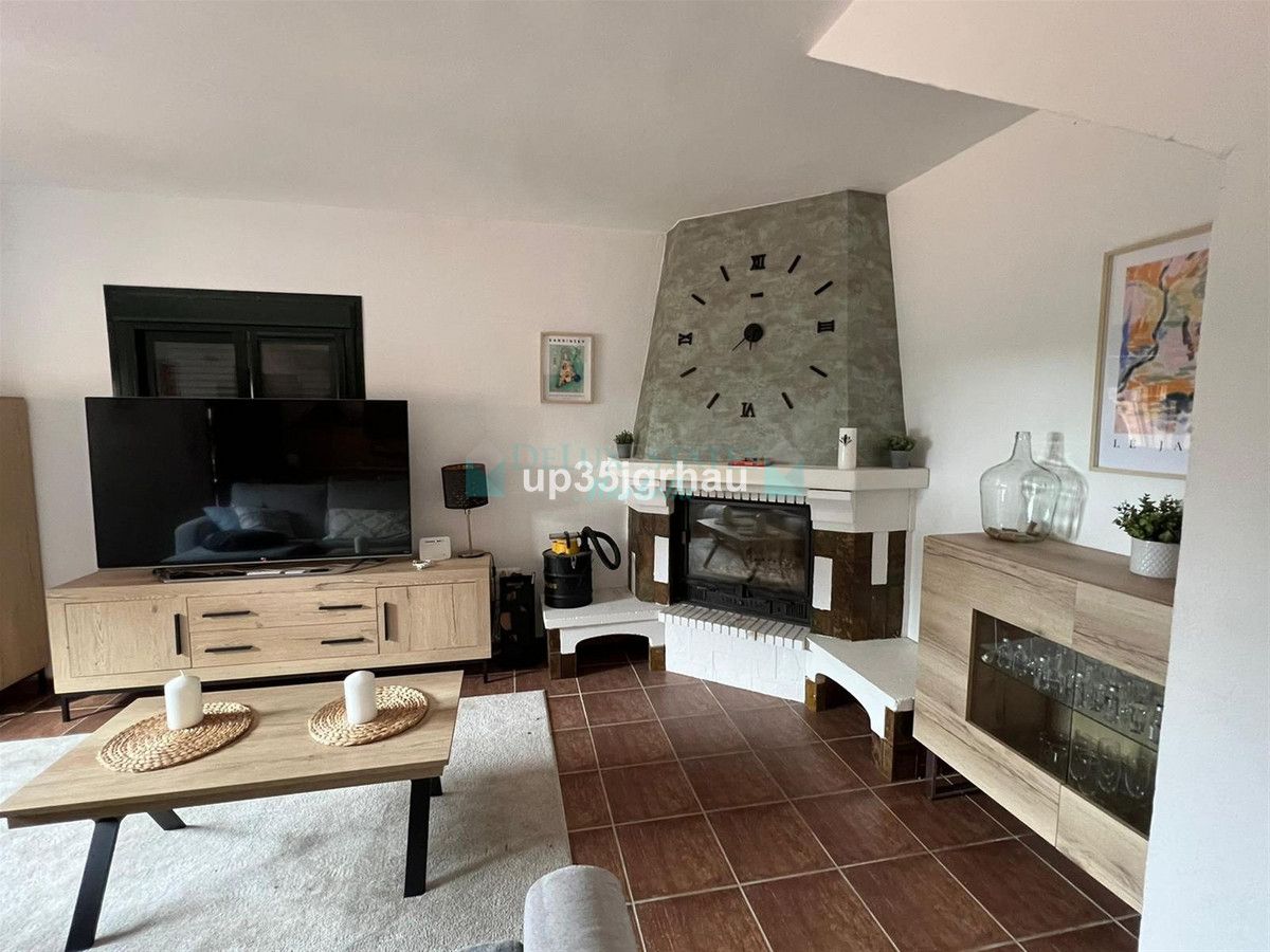 Villa for sale in Estepona