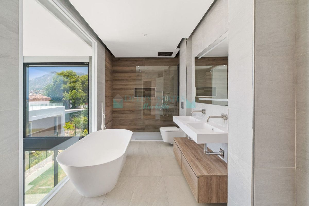 Semi Detached Villa for sale in Rio Real, Marbella East