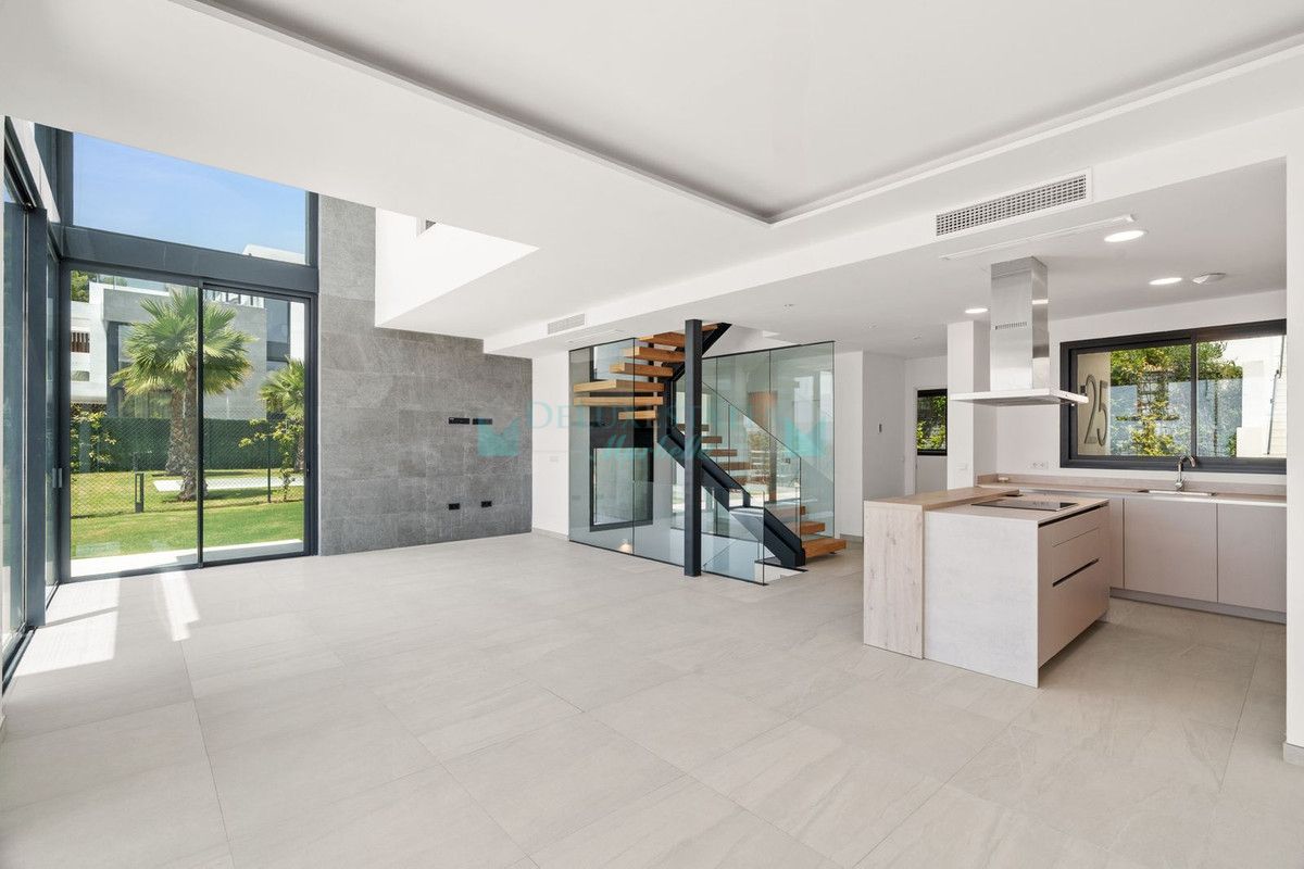 Semi Detached Villa for sale in Rio Real, Marbella East