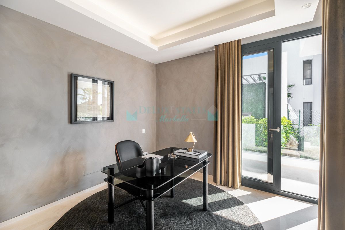 Villa for sale in Estepona