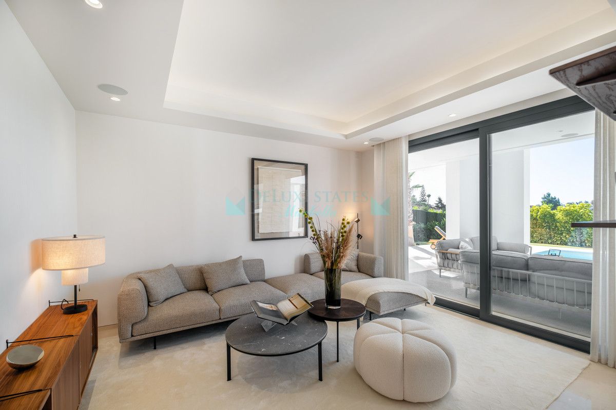 Villa for sale in Estepona