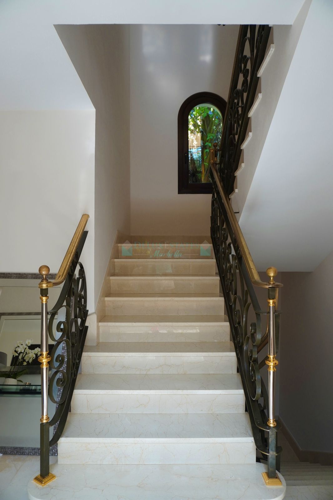 Villa for sale in Aloha, Nueva Andalucia