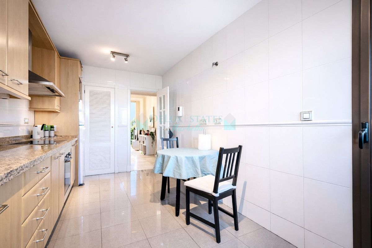 Apartment for sale in Hacienda del Sol, Estepona