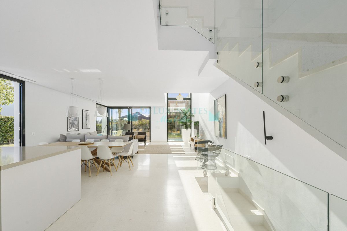 Semi Detached Villa for sale in Cabopino, Marbella East