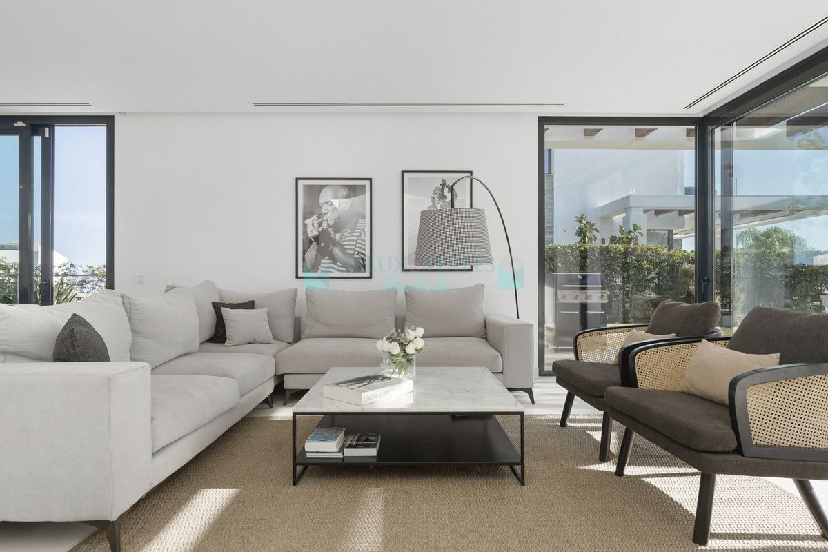 Semi Detached Villa for sale in Cabopino, Marbella East