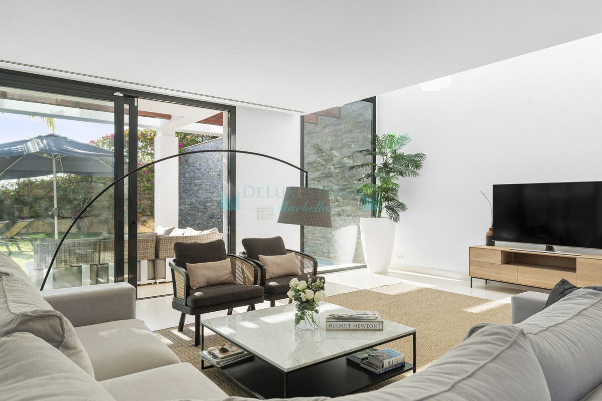 Semi Detached Villa for sale in Cabopino, Marbella East