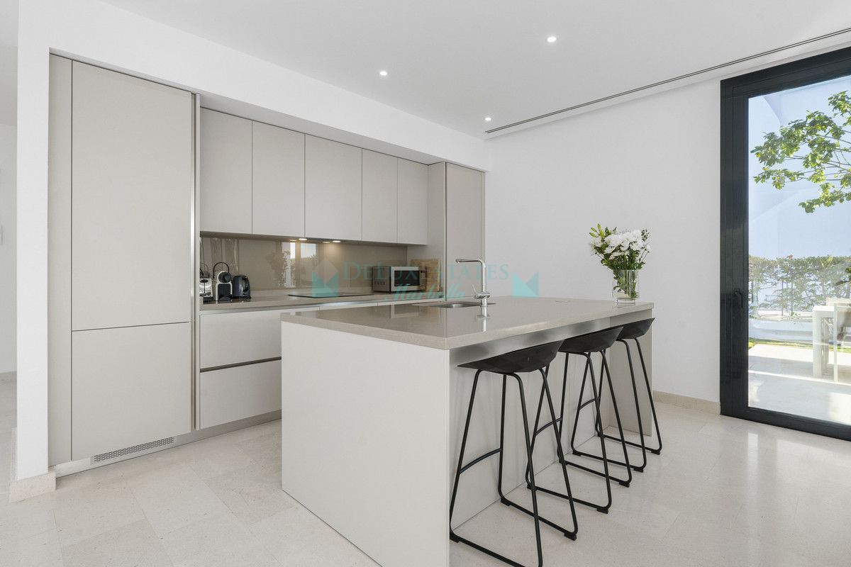 Semi Detached Villa for sale in Cabopino, Marbella East