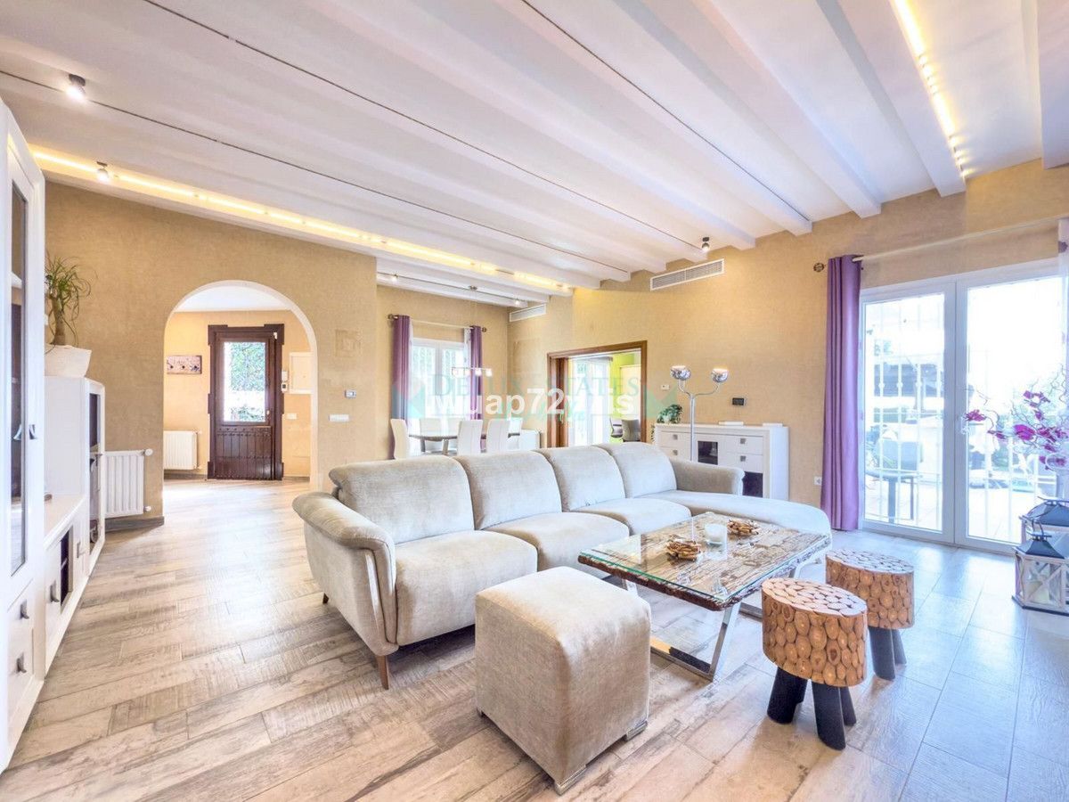 Villa for sale in Istan