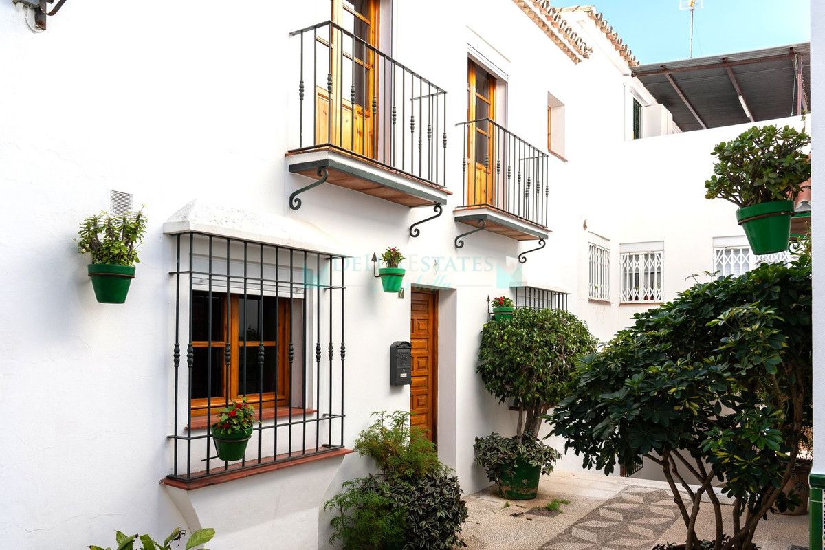 Town House for sale in Estepona