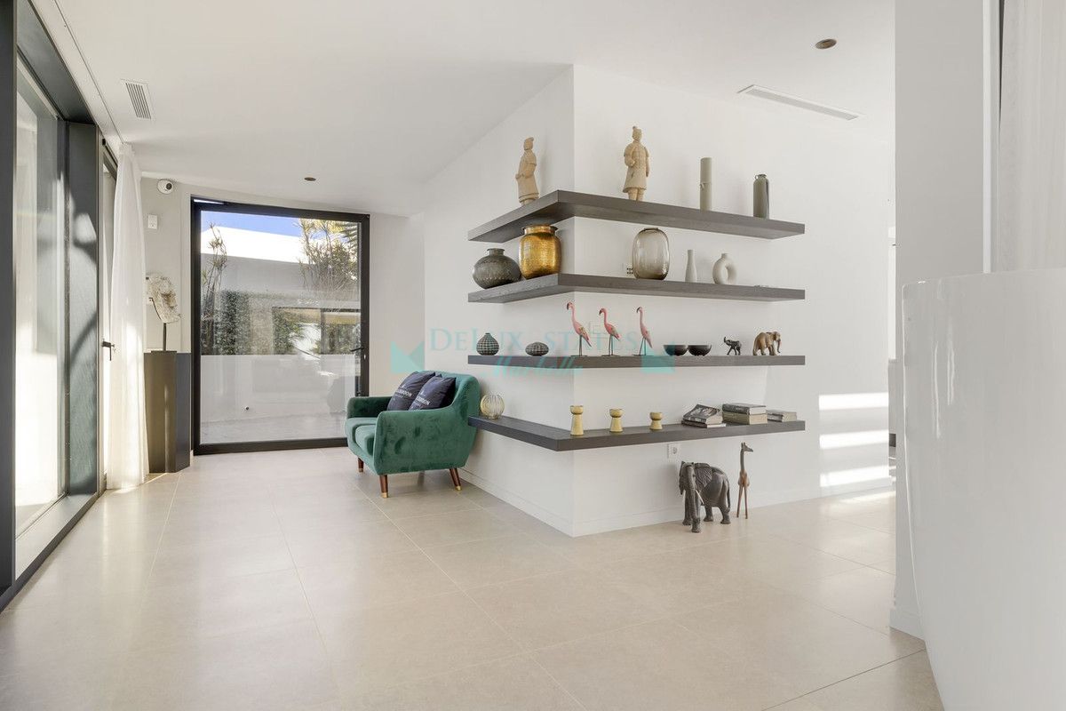 Villa for sale in Benahavis