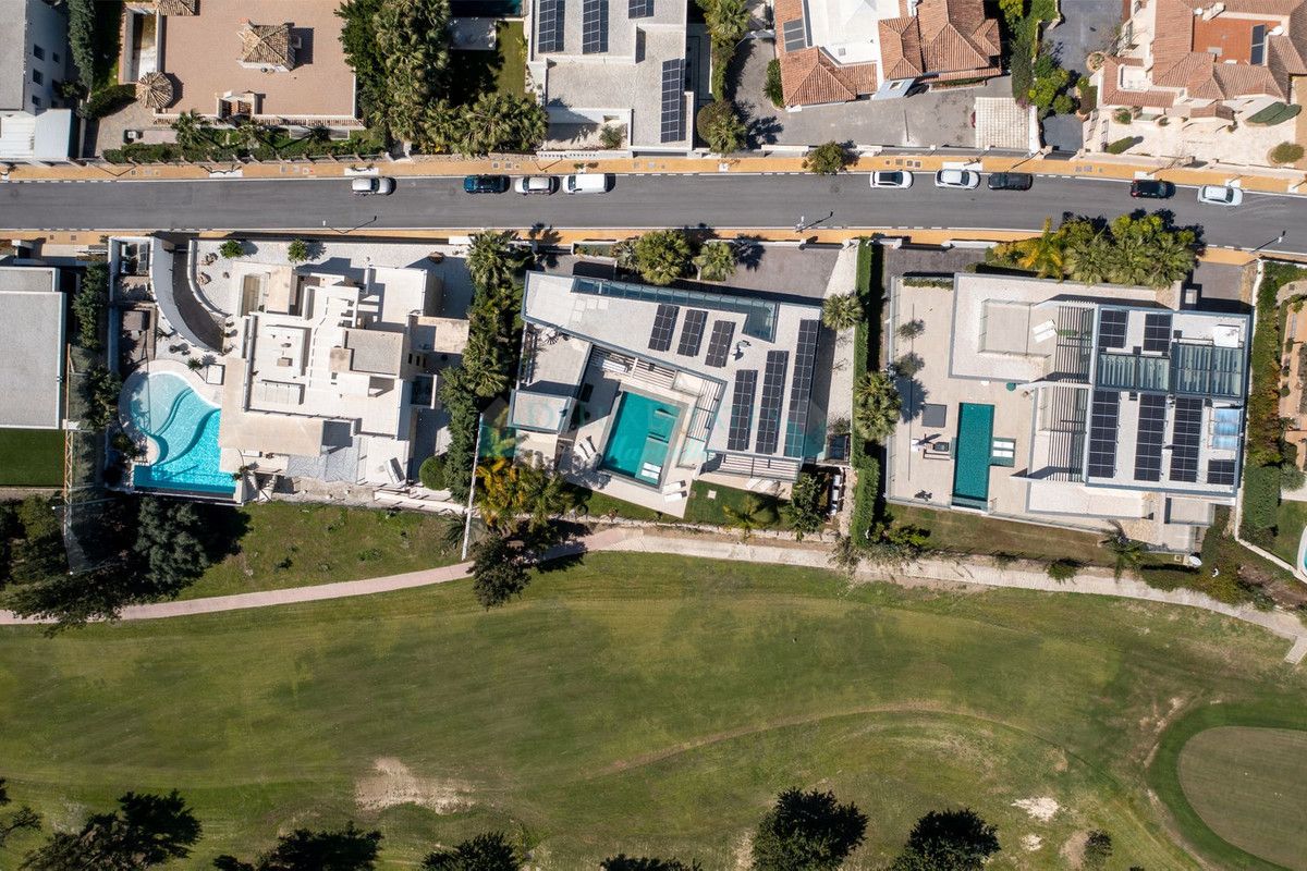 Villa for sale in Benahavis