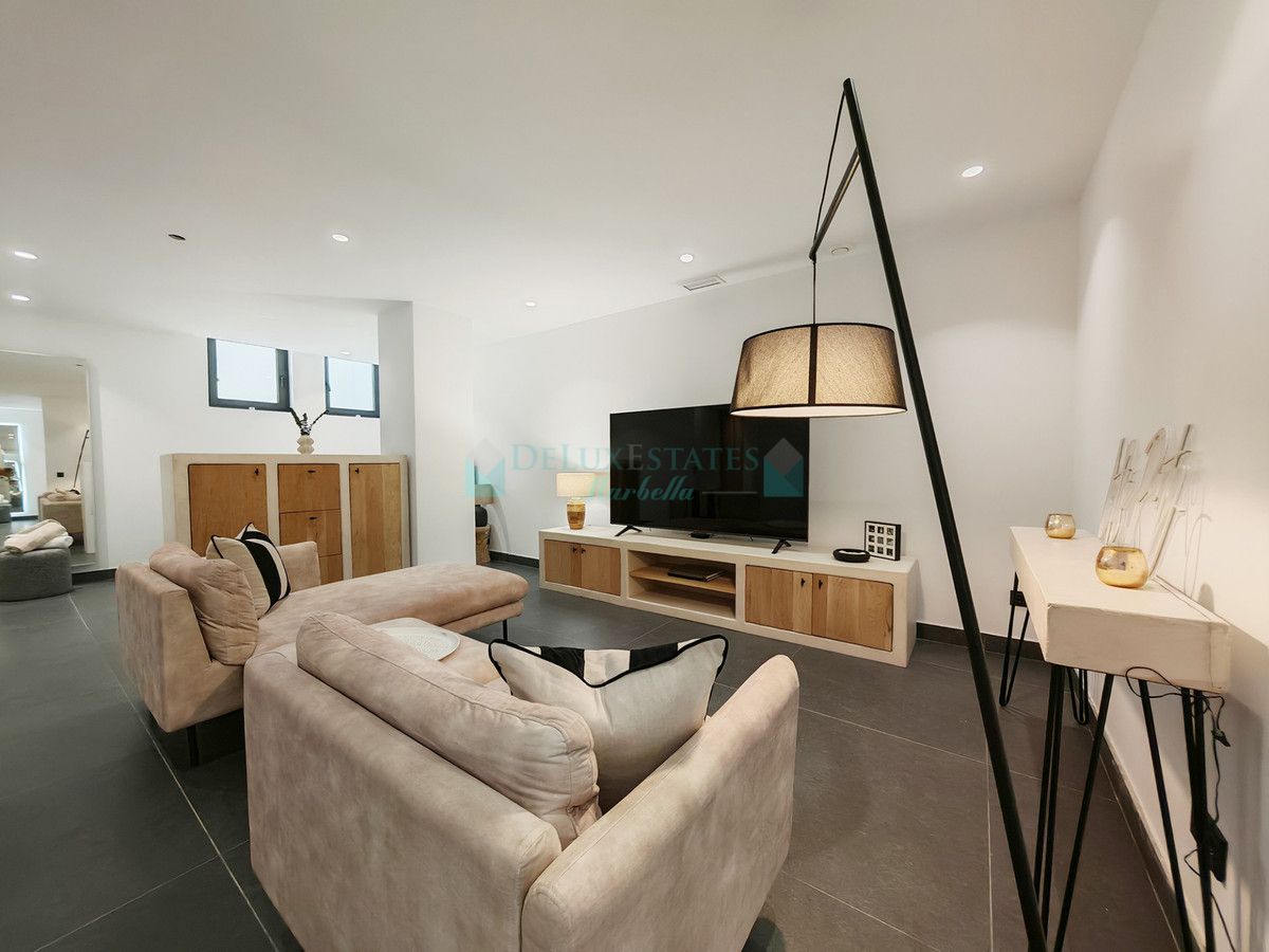 Villa for sale in Estepona