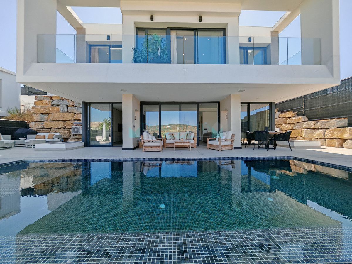 Villa for sale in Estepona