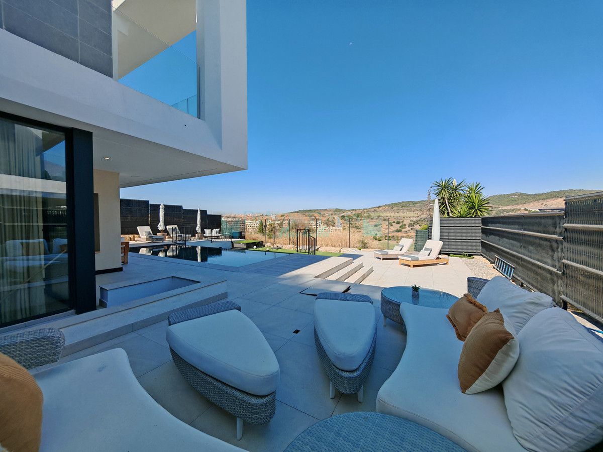 Villa for sale in Estepona