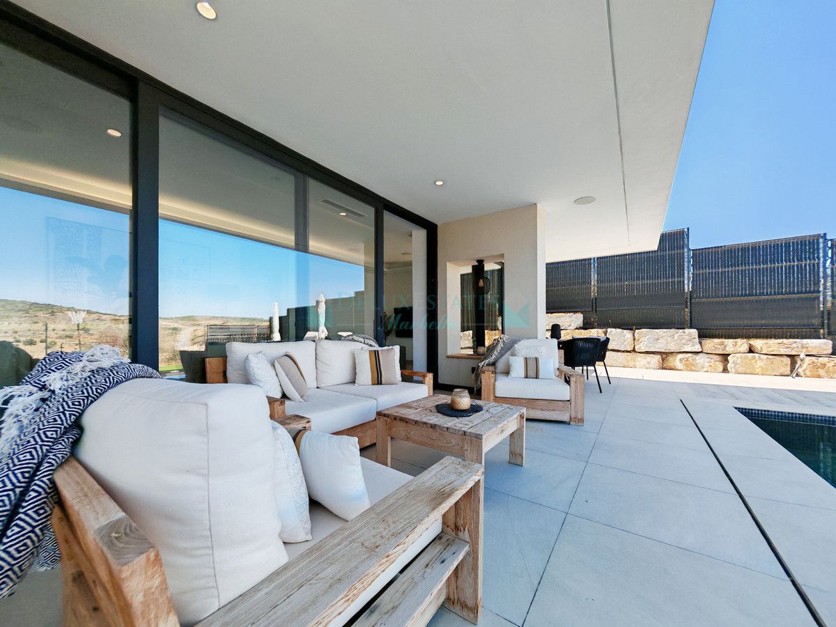Villa for sale in Estepona