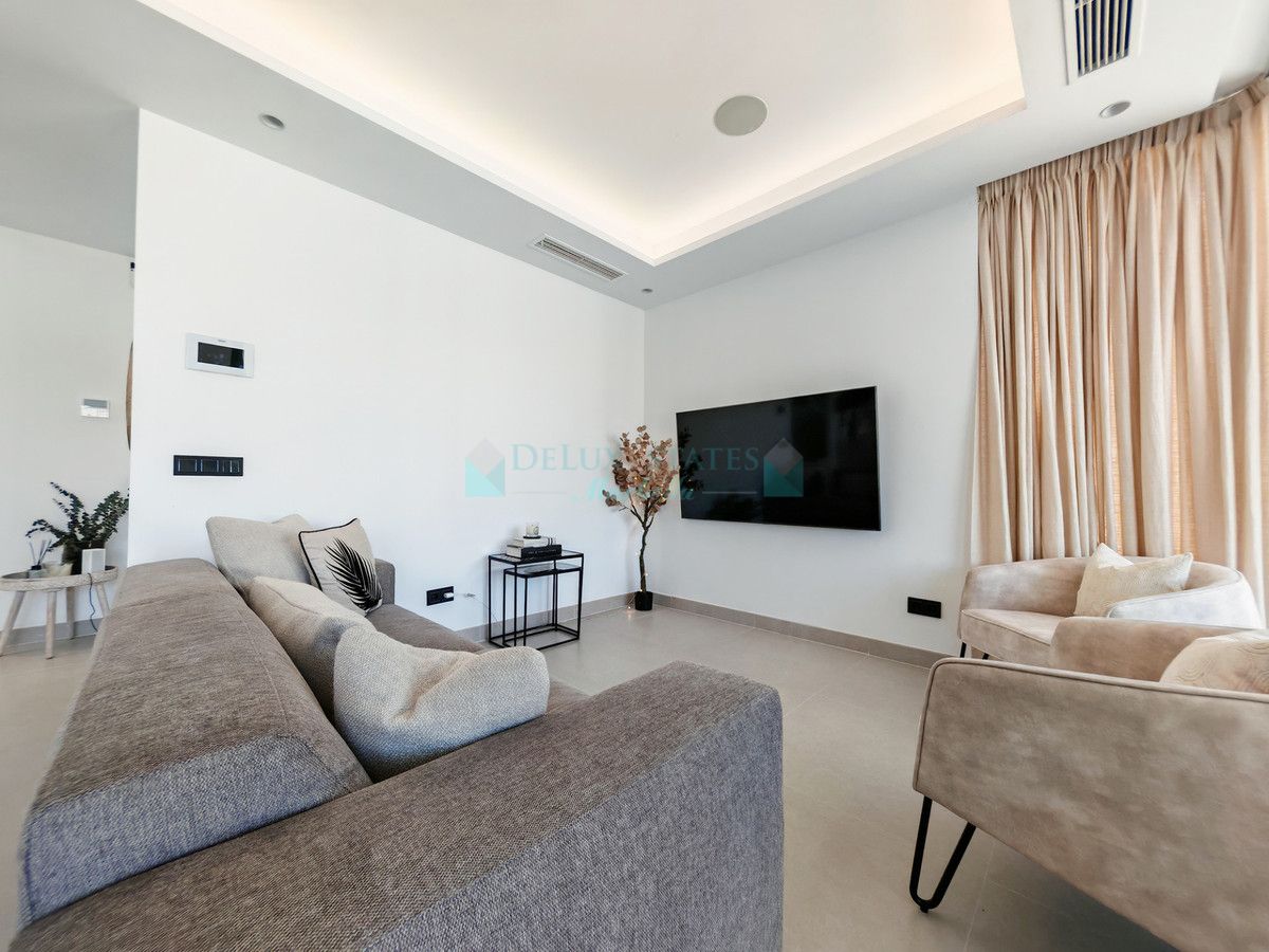 Villa for sale in Estepona