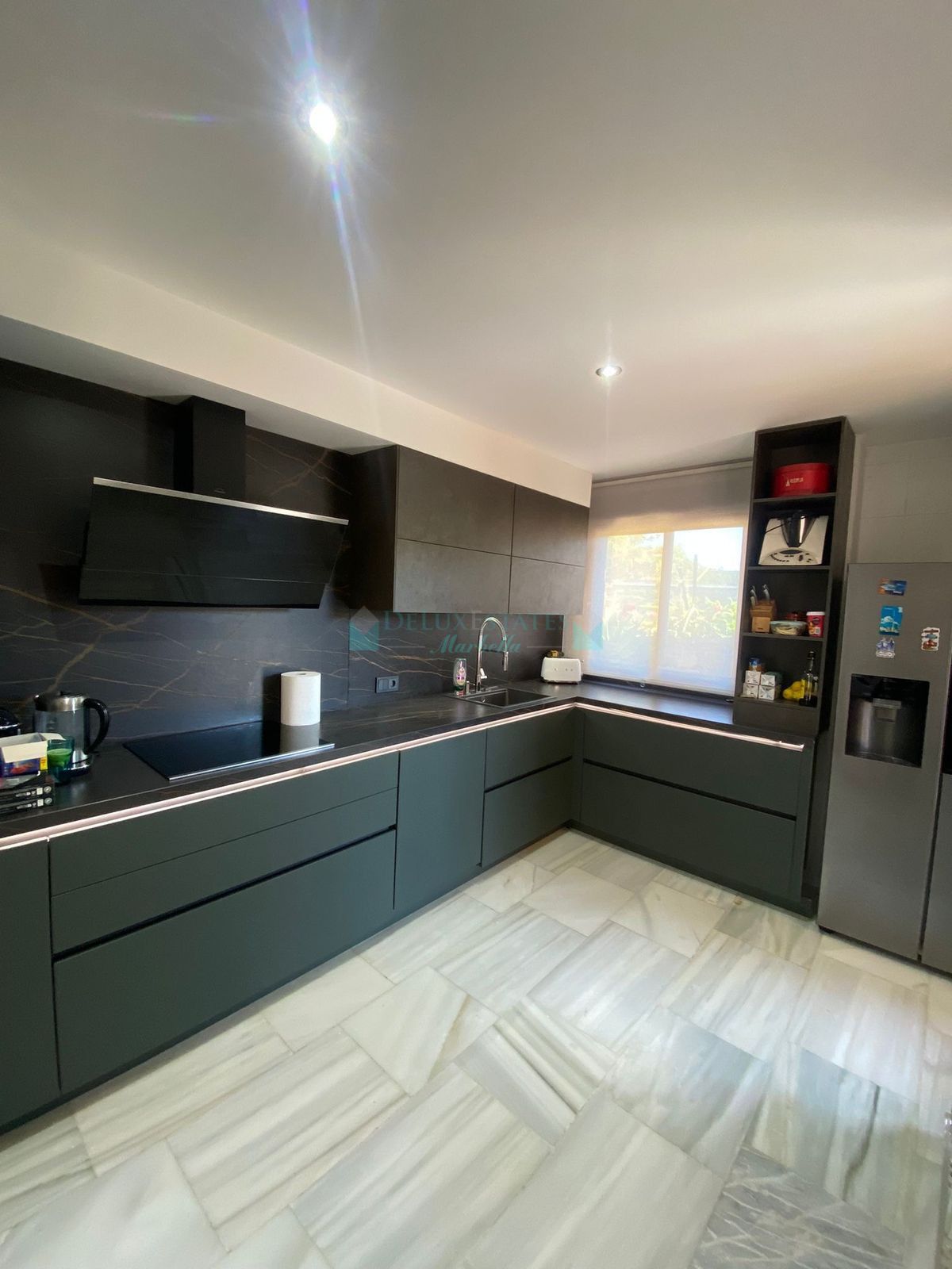 Villa for sale in Benahavis