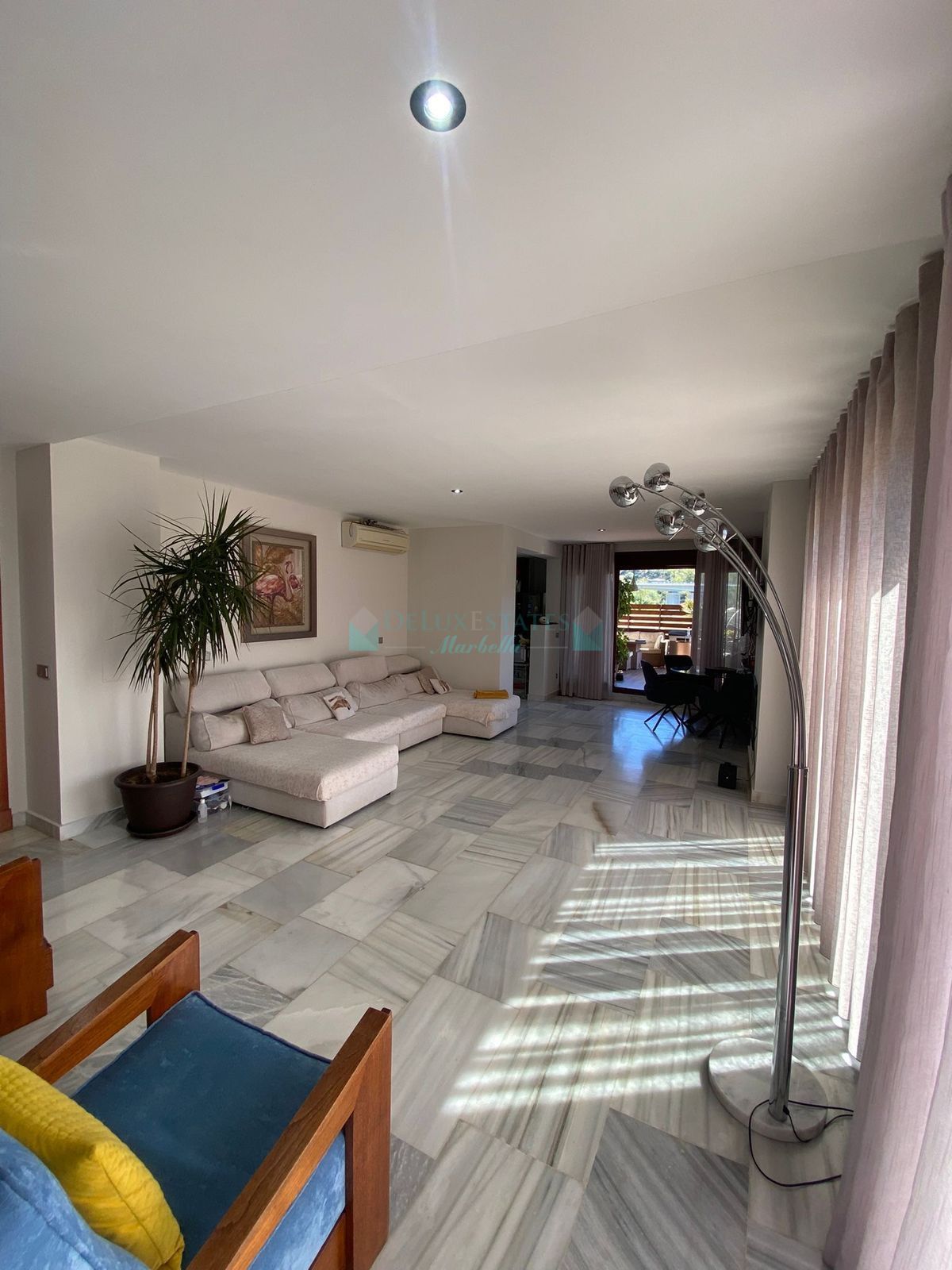 Villa for sale in Benahavis