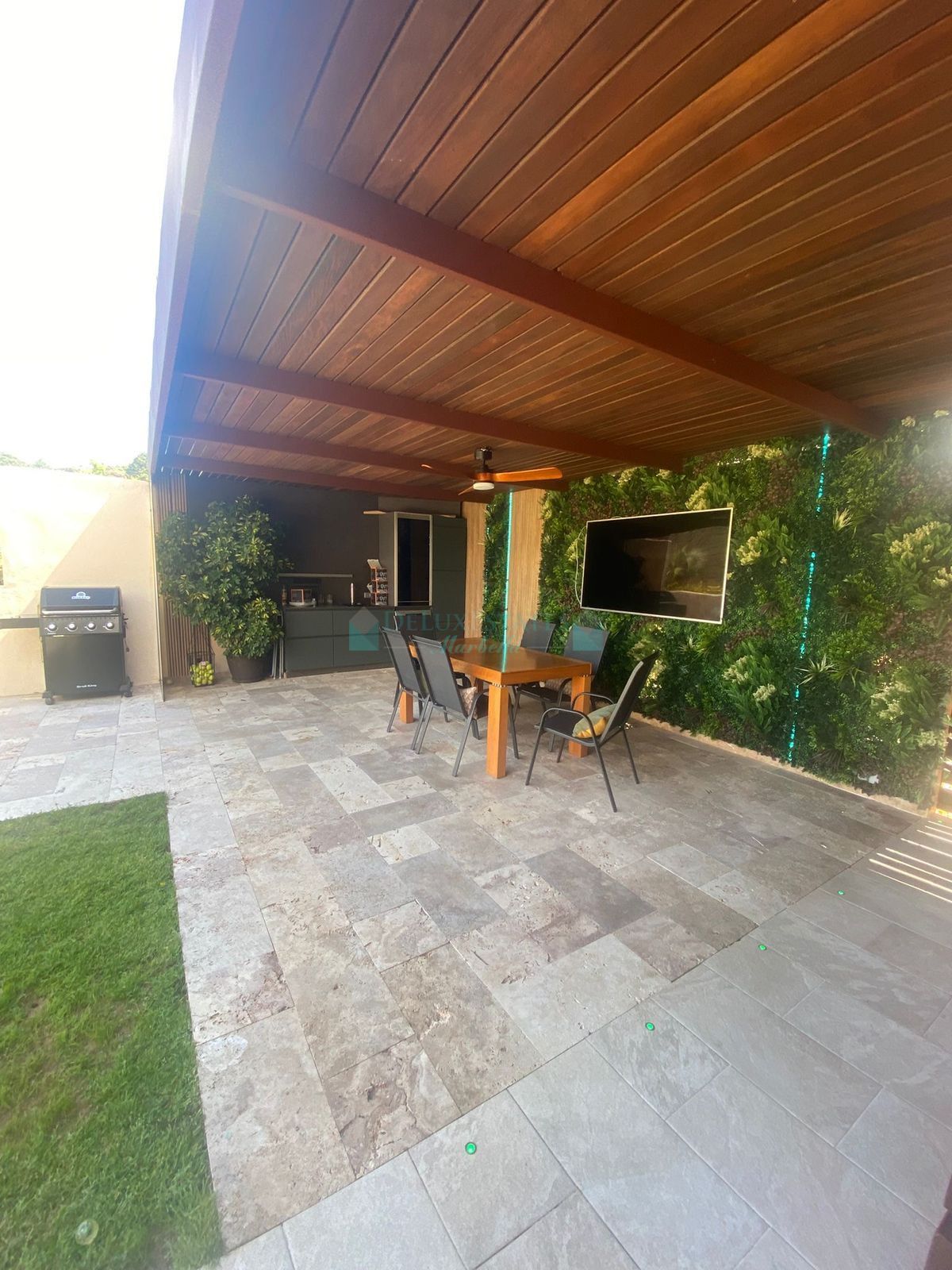 Villa for sale in Benahavis