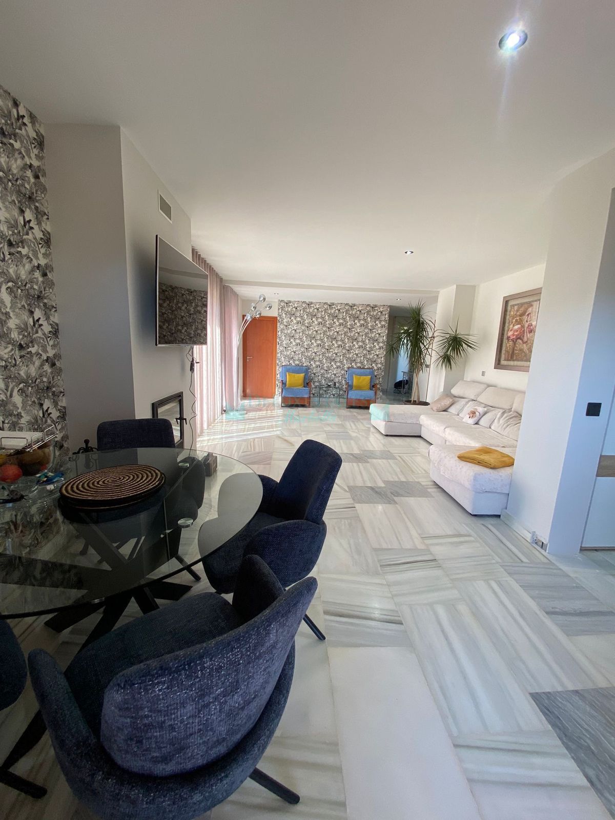 Villa for sale in Benahavis