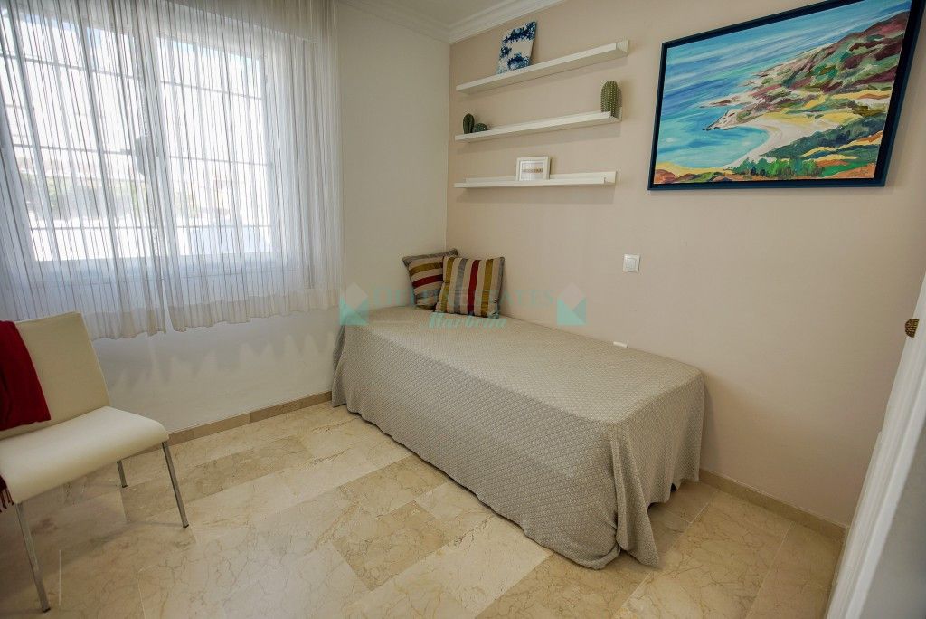 Town House for sale in Estepona
