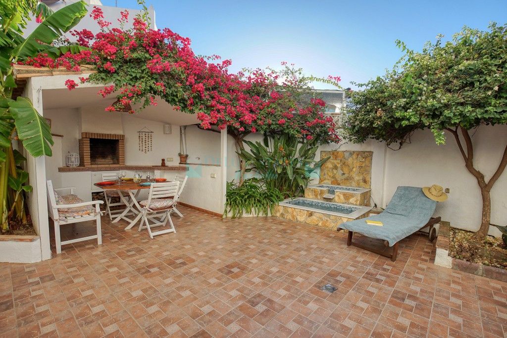 Town House for sale in Estepona