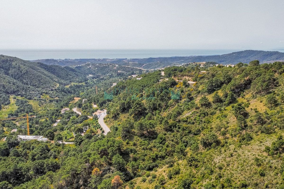 Plot for sale in Benahavis