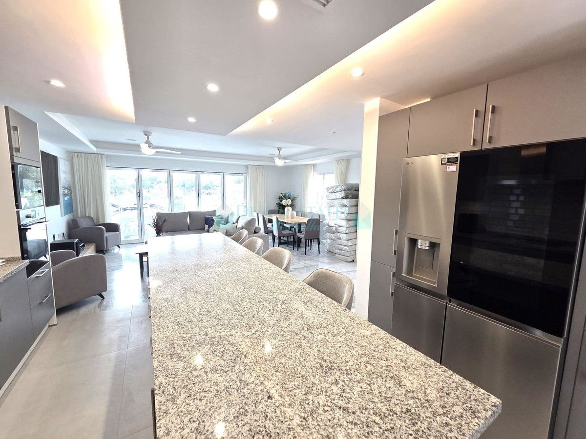 Villa Pareada en venta en Artola, Marbella Este