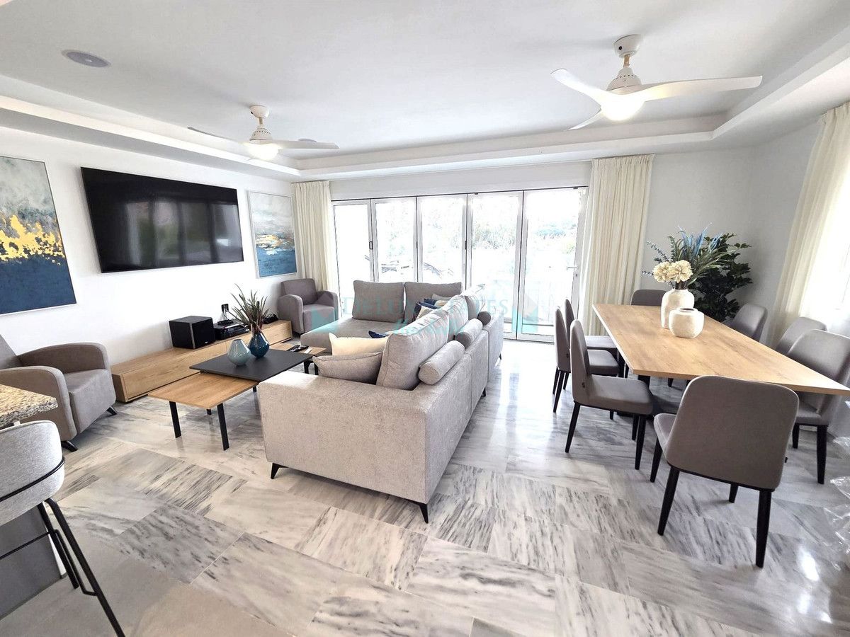Villa Pareada en venta en Artola, Marbella Este