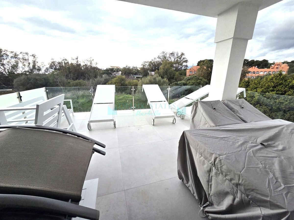 Villa Pareada en venta en Artola, Marbella Este