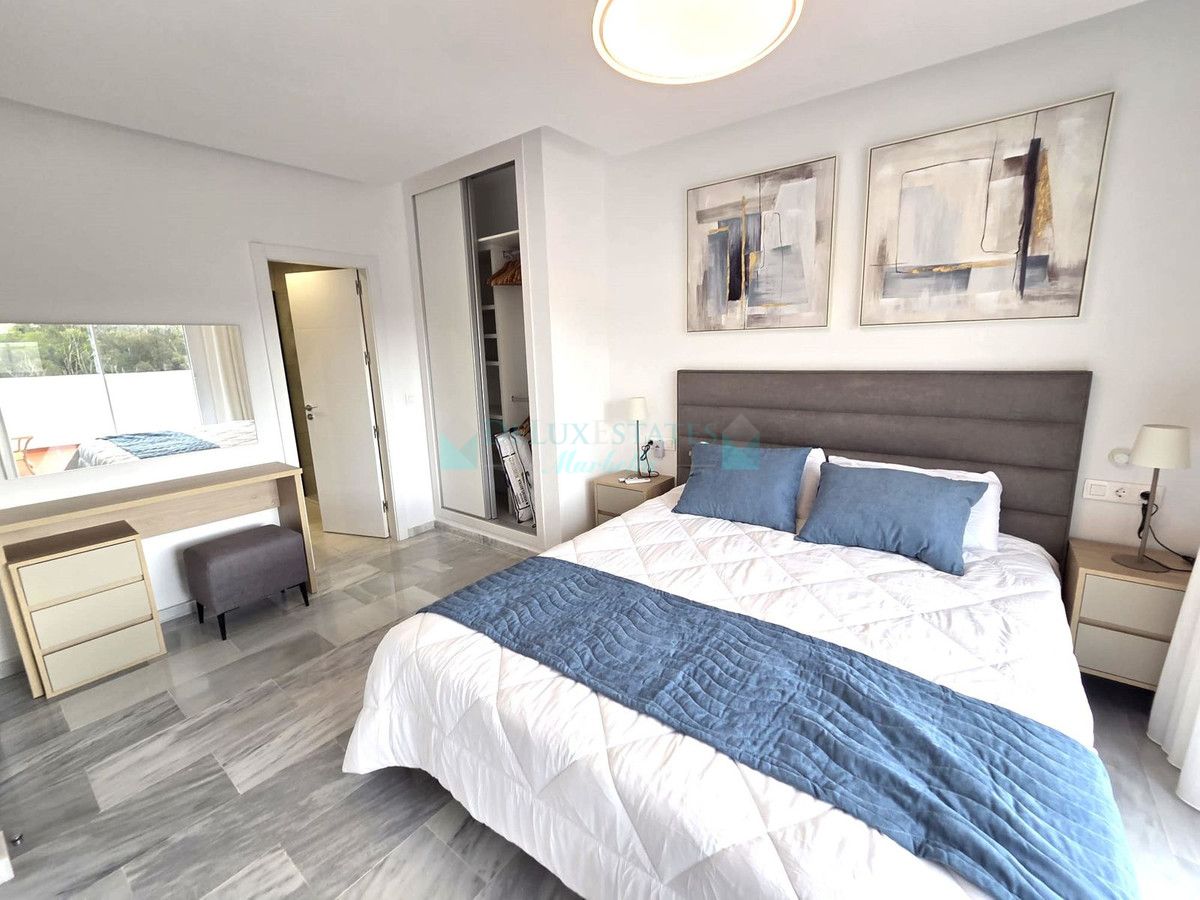 Villa Pareada en venta en Artola, Marbella Este
