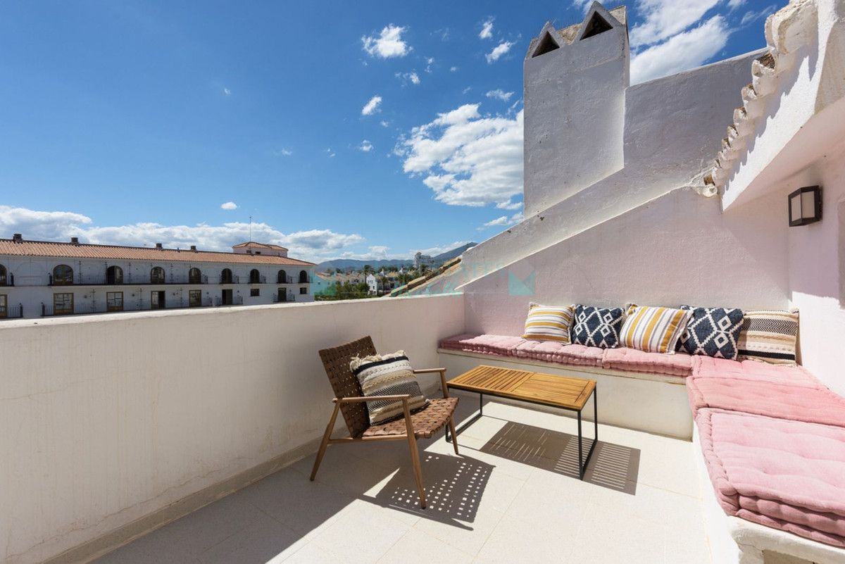 Town House for sale in Nueva Andalucia